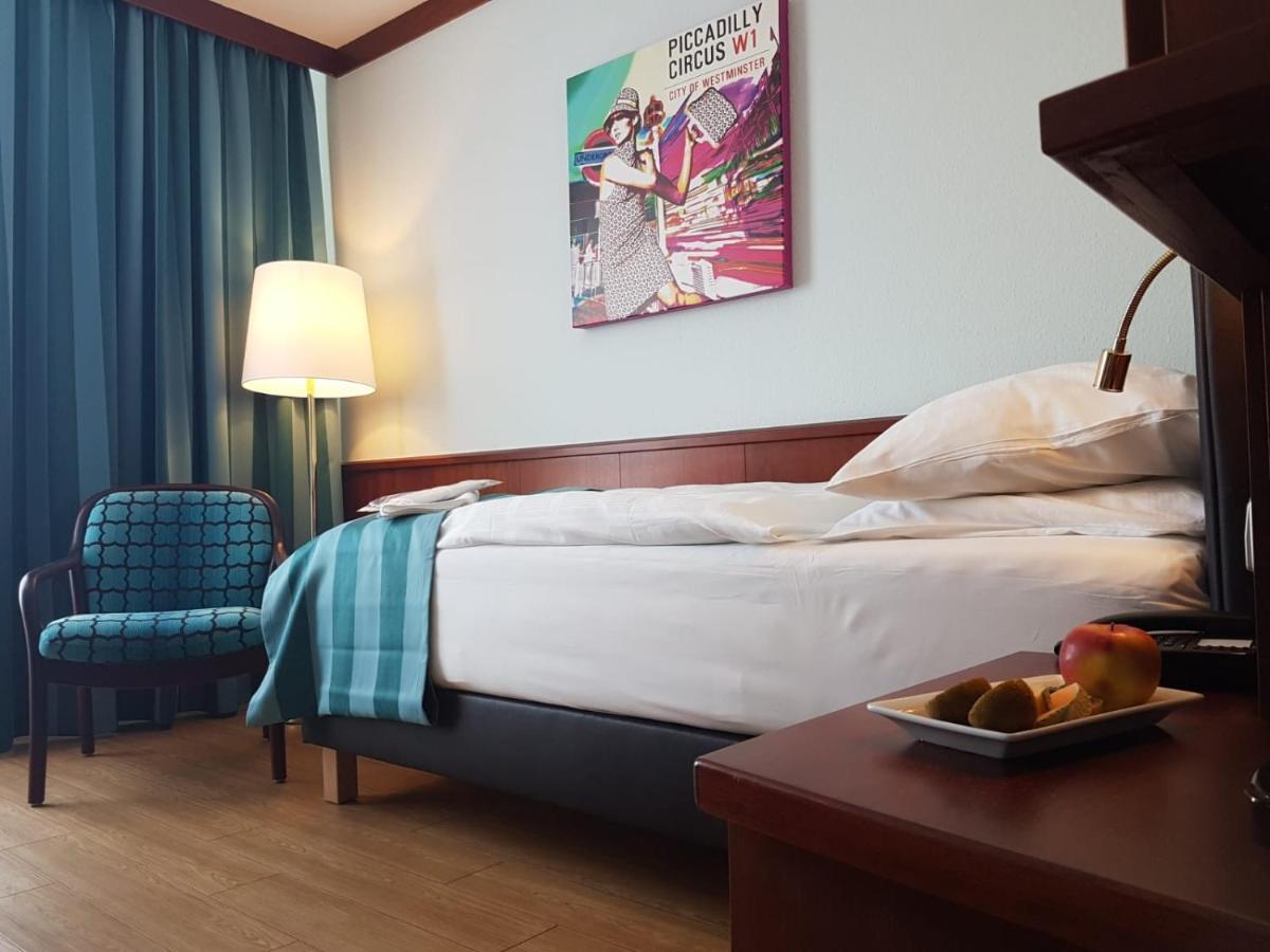 Leine Hotel Pattensen Εξωτερικό φωτογραφία