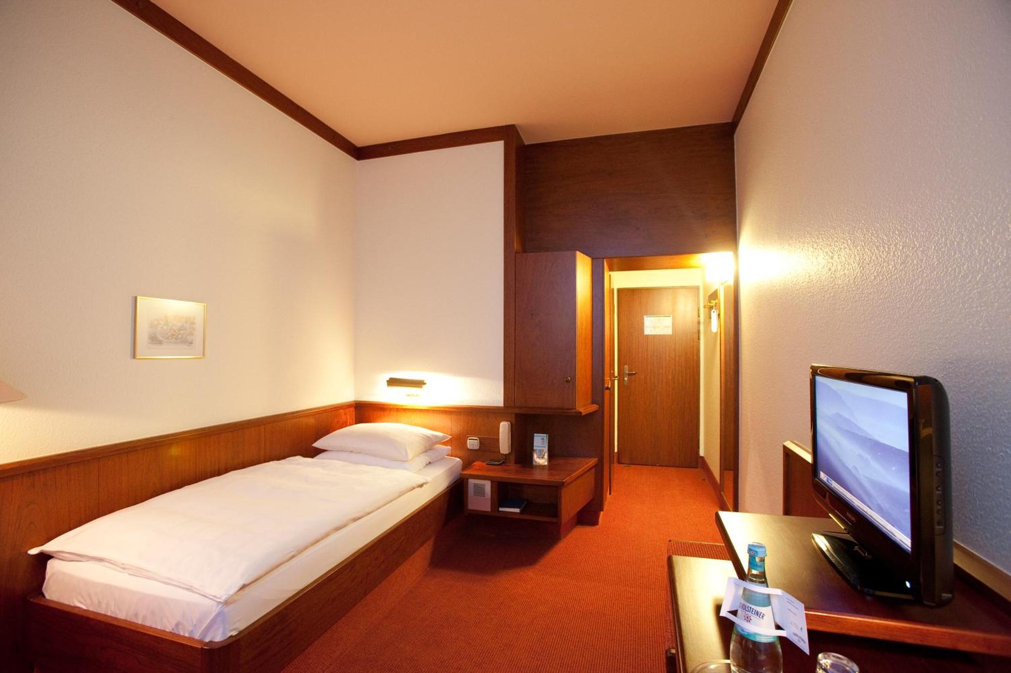 Leine Hotel Pattensen Εξωτερικό φωτογραφία
