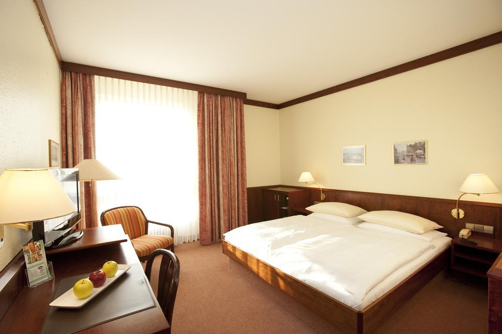 Leine Hotel Pattensen Εξωτερικό φωτογραφία